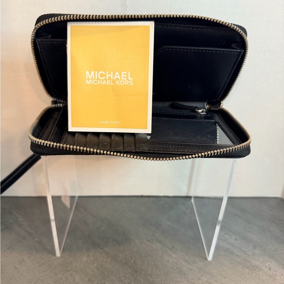 NWOT MICHAEL Michael Kors Black Monogram Wallet - Picture 8 of 8